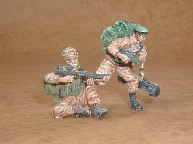 British soldiers (Iraq war) (2fig.)